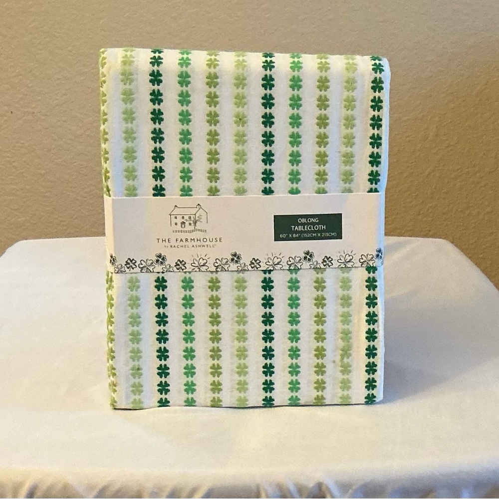 The Farmhouse by Rachel Ashwell Green and White 4 Leaf Clover Tablecloth